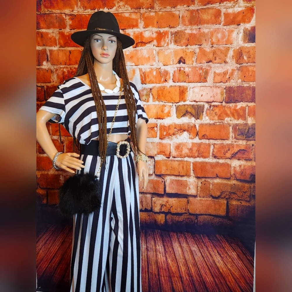 Purse bracelet top bottom necklace  belt /hat not included